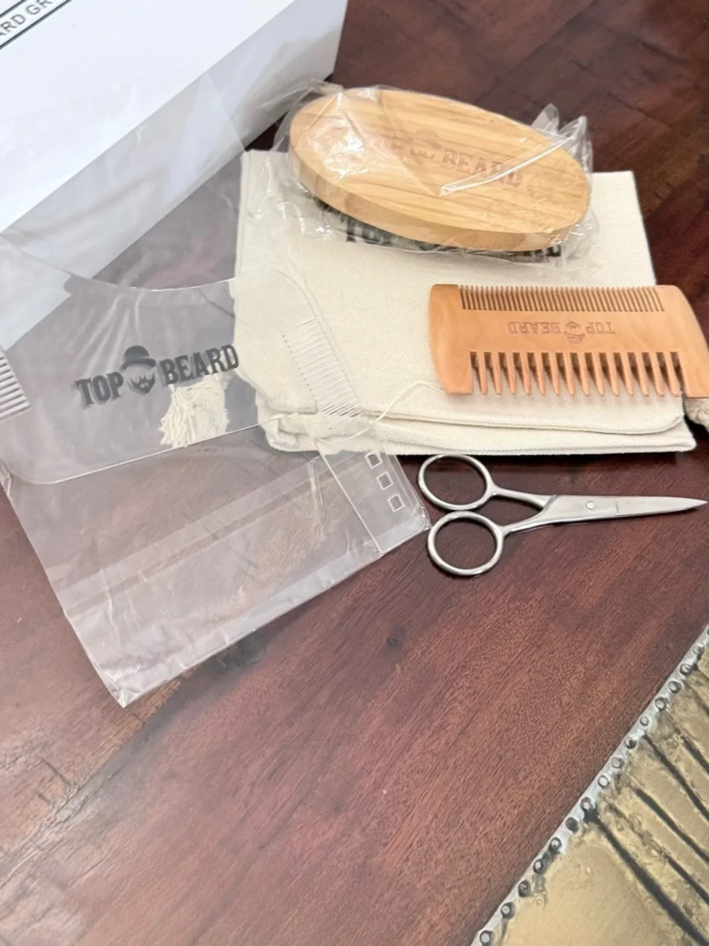 Men Grooming Kit - White & Natural